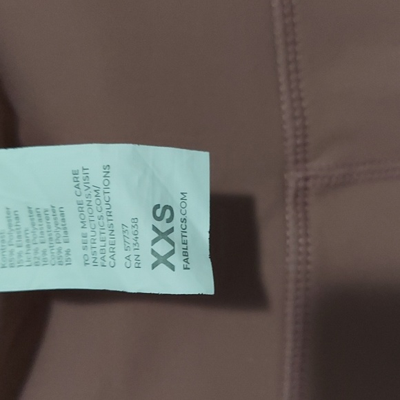⭐️SALE⭐️Fabletics set⭐️ bottoms xxs / top medium - Picture 3 of 5